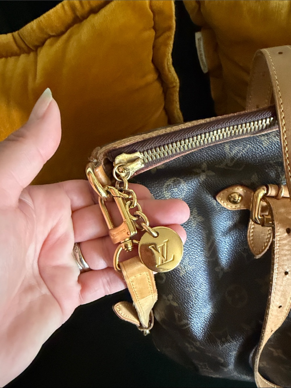 Authentic Louis Vuitton GM - Picture 6 of 9